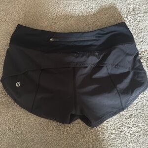 LULULEMON SPEED UP SHORTS SIZE 2 2.5”